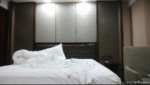 ❤️❤️❤️约操巨乳骚女，一线天肥穴，手指揉搓扣弄，扛起双腿爆插，大力撞击猛顶❤️